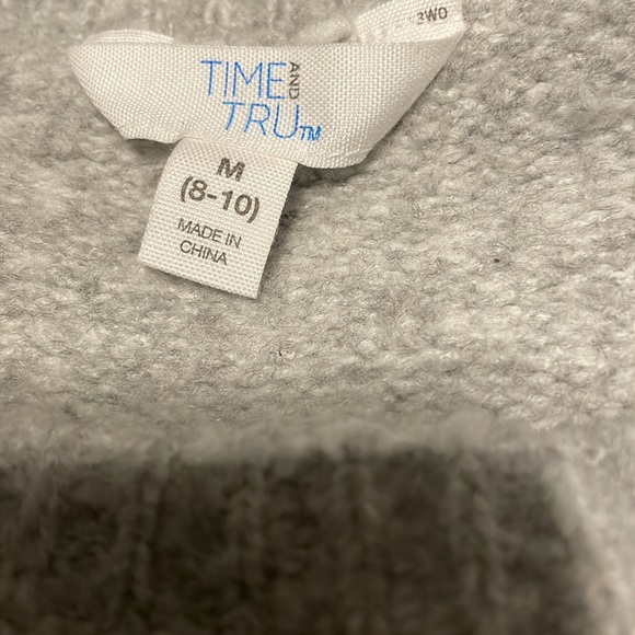 Winter Pull Over Sweaters bundle - Picture 5 of 6